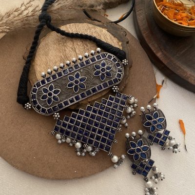 Royal Silverlookalike Choker set