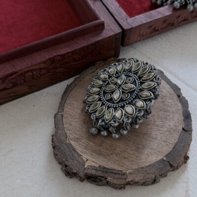 Black Polish Kundan detailing Ring